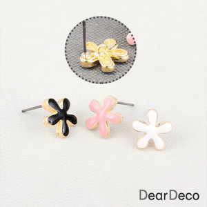 m1901-39 귀여운 칼라5잎꽃 귀걸이(무니켈침)(1쌍) 패션 귀걸이부자재